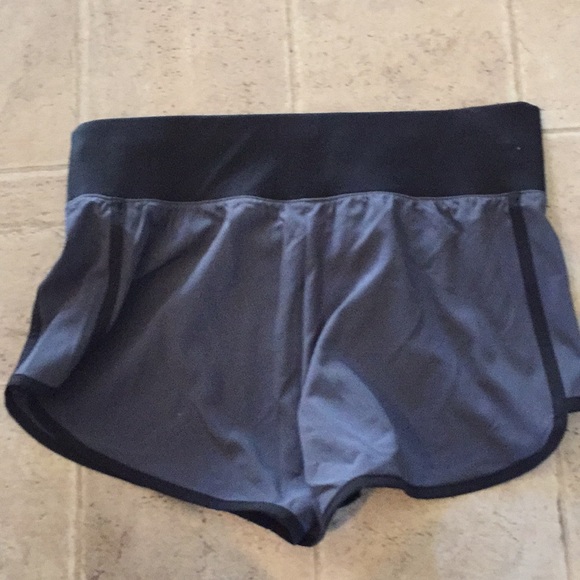 Shorts - Picture 3 of 3